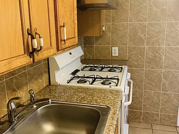 5th image of 1124 N St