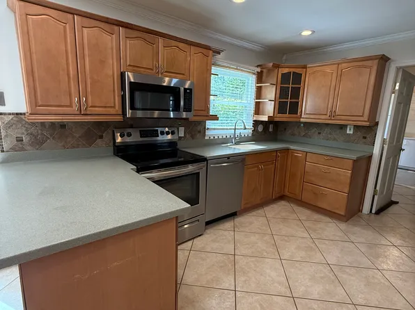 (undisclosed Address), Stony Brook, NY 11790