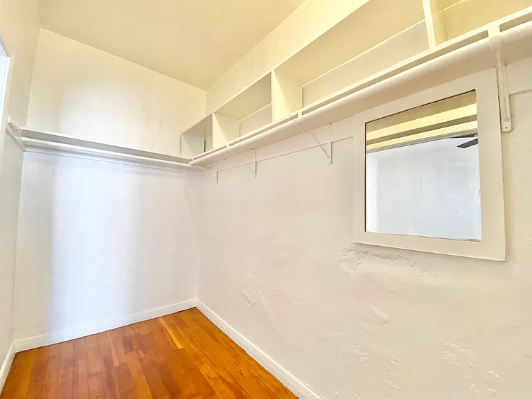 4852 Rosewood Ave #8 — Photo 8
