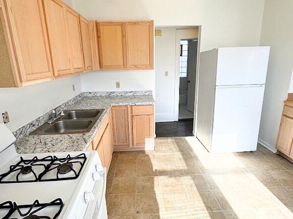 5th image of 617 Morgan Ave N