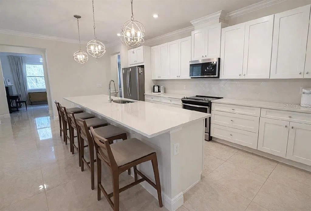 3 bed, 2.5 bath, 2203 sqft, $3,700 — Photo 4
