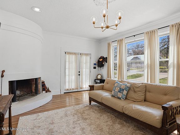 5th image of 4040 N State St