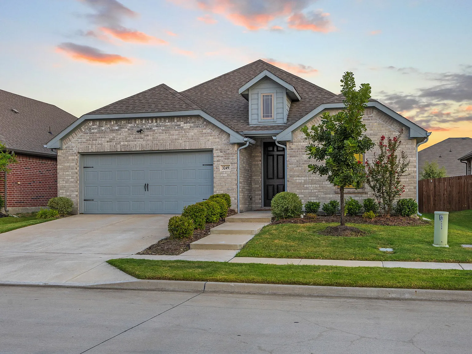 3 bed, 2036 sqft, $2,400 — Photo 2