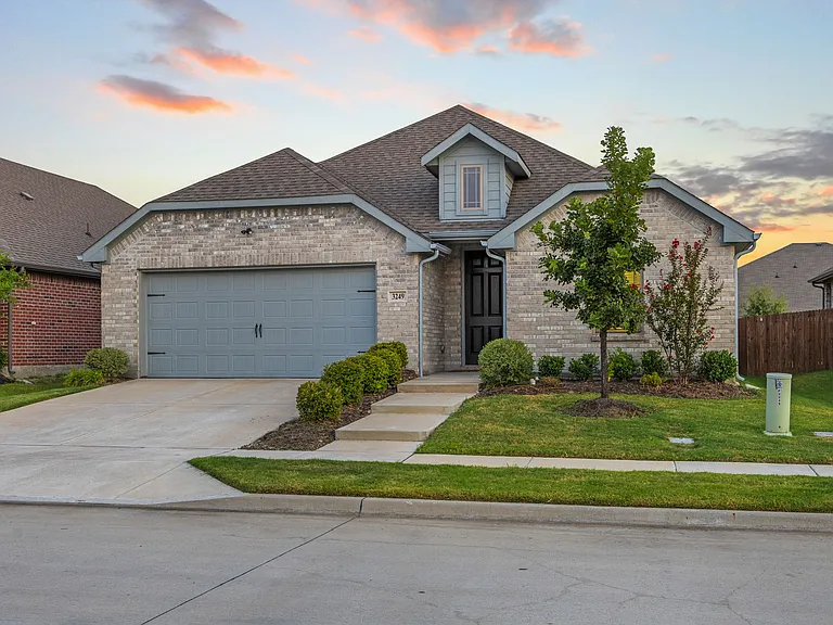 3249 Glorioso Dr — Photo 2