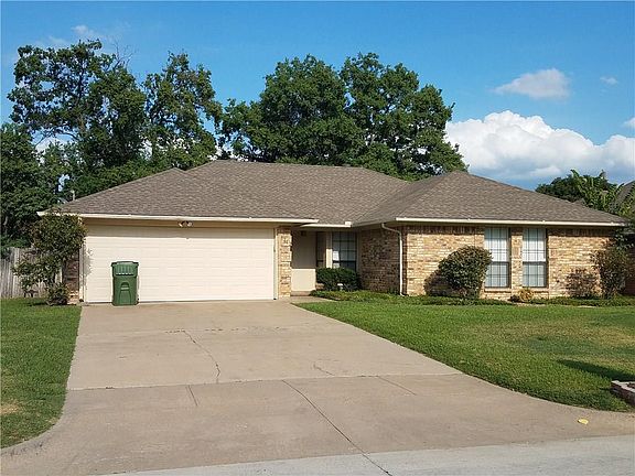 2nd image of 1212 Chapel Hill Dr
