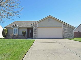 8210 Maple Valley Dr, Fort Wayne, IN 46835