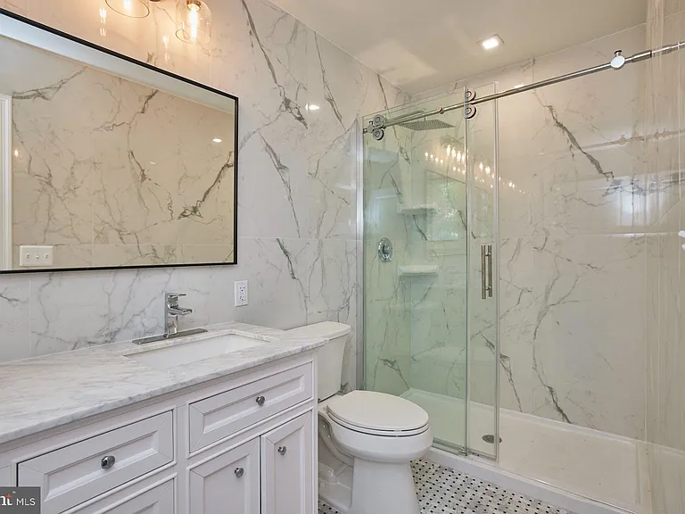 2123 N Early St — Photo 30