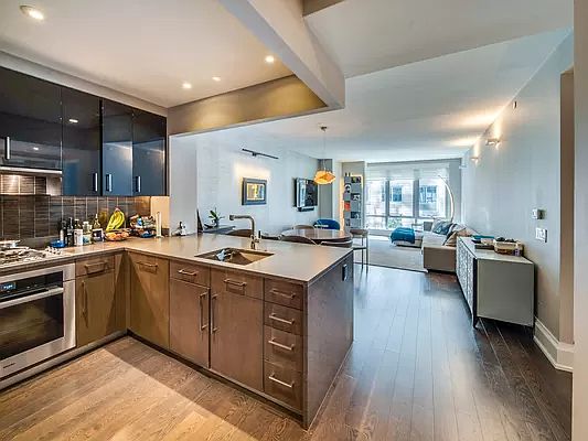 3rd image of 50 Riverside Blvd APT 4H
