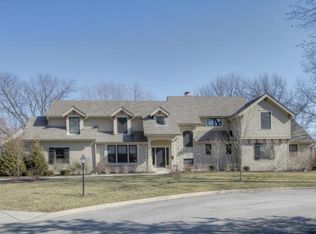 8927 Wenonga St, Leawood, KS 66206