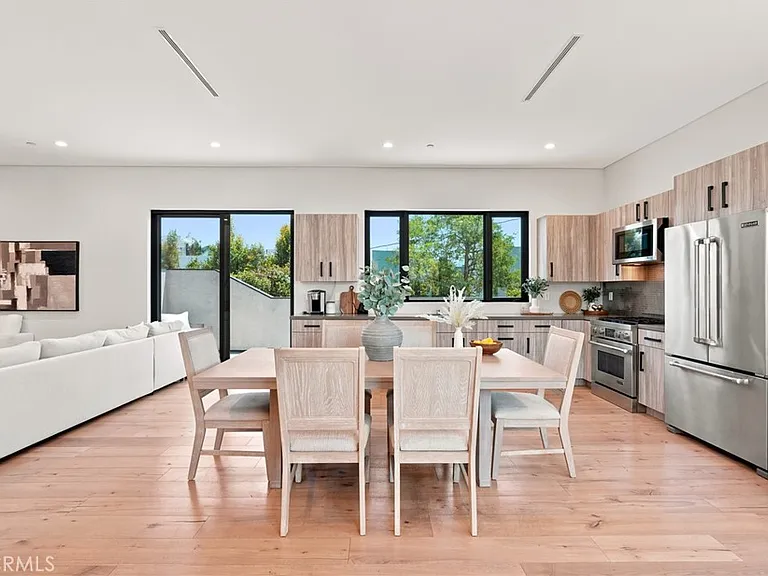 425 N Alfred St #2 — Photo 8