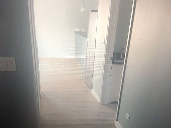 5th image of 615 W Green St