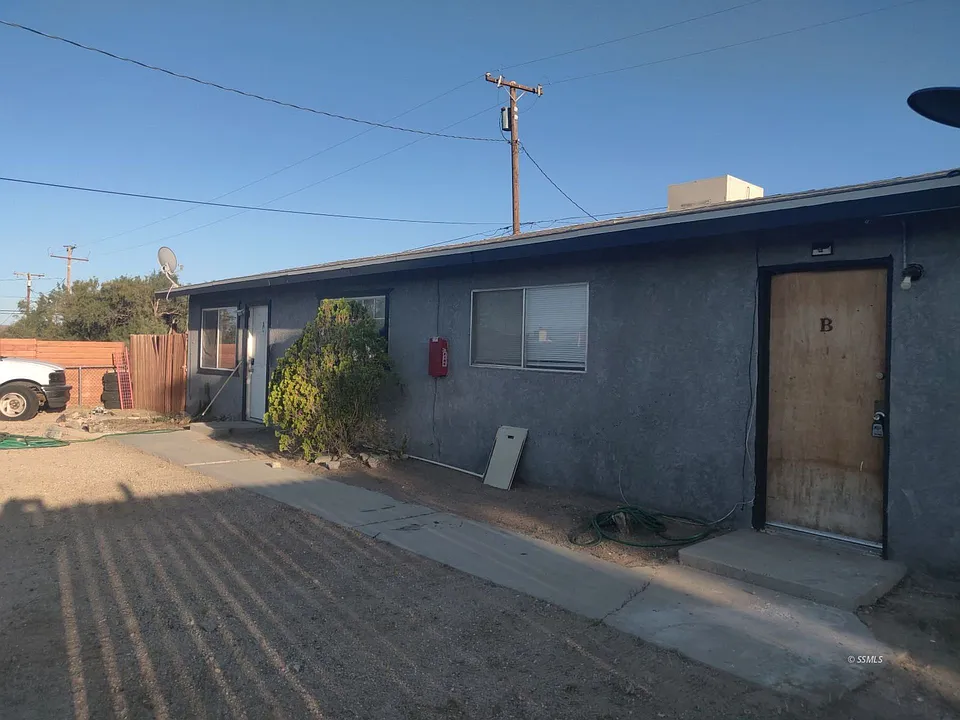 527 W Wilson Ave