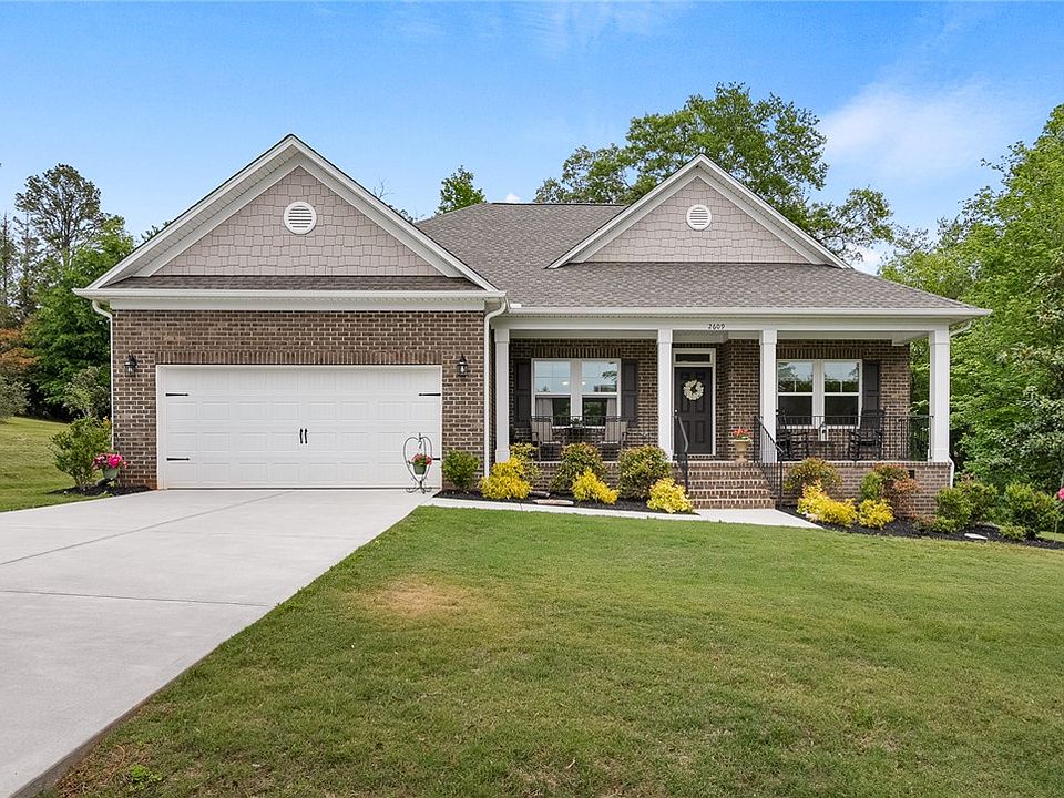 1st image of 2609 Dog Leg Ln