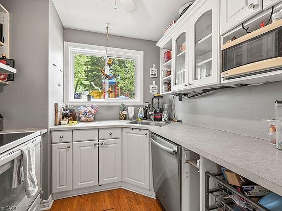 2nd image of 125 Livingston Ave #34
