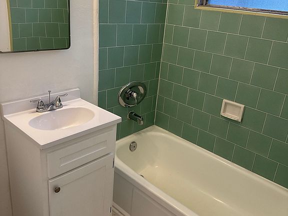 4th image of 3419 Jasmine Ave #8