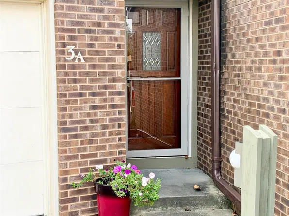 3 Eisenhower Cir APT A, Jacksonville, IL 62650