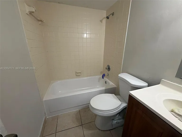 101 NE 41st St #B35 — Photo 11