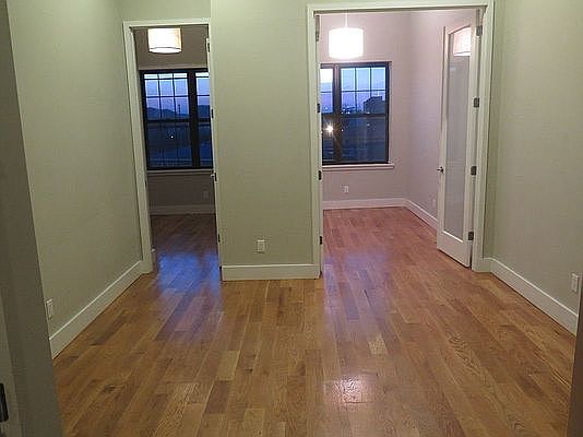 3rd image of 188 Noll St APT 3