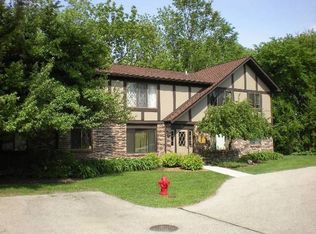 90 Potawatomi Rd #G-18, Williams Bay, WI