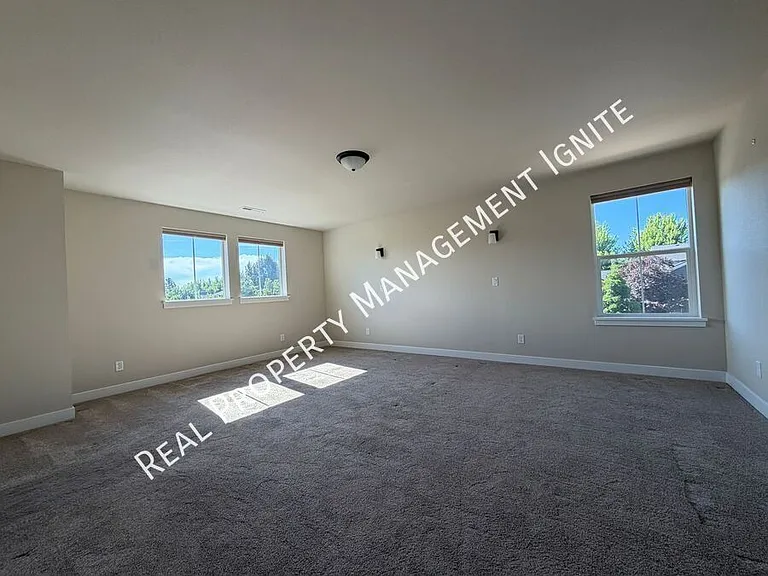 2713 NE Black Oak Pl — Photo 9