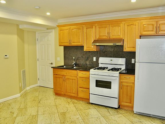 4th image of 1619 18th Ave #B
