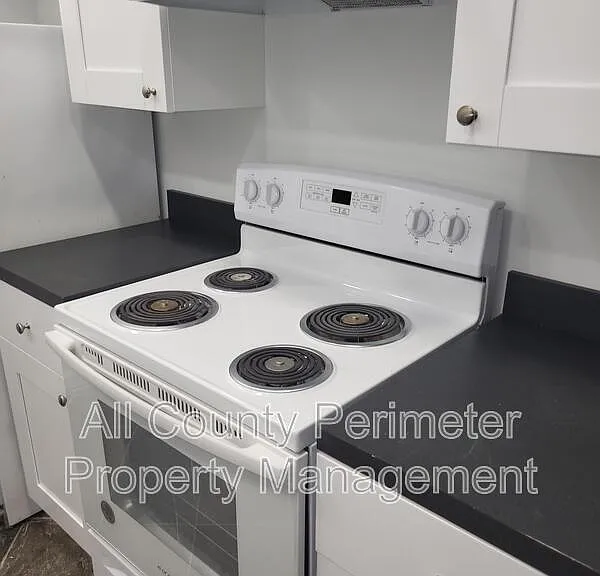 3083 Colonial Way #L — Photo 4