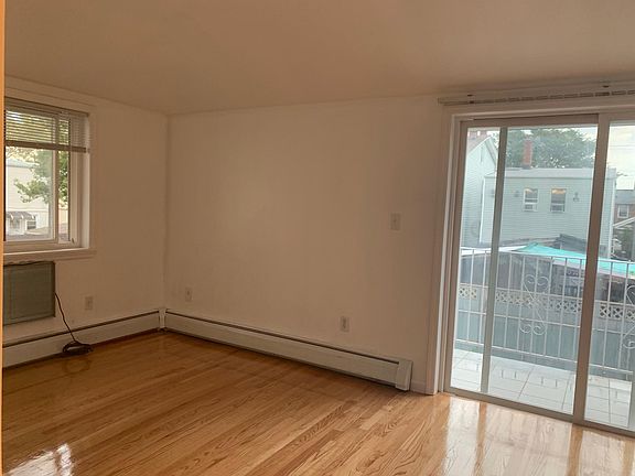 5th image of 2215 125th St Fl 2