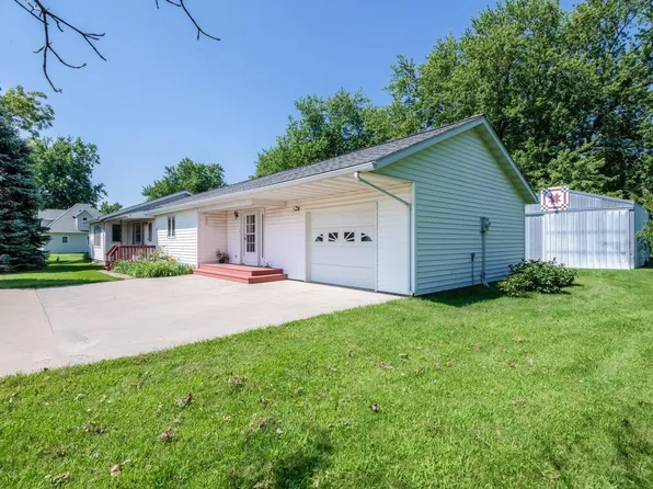 906 Stevens Ave, Tennant, IA 51537