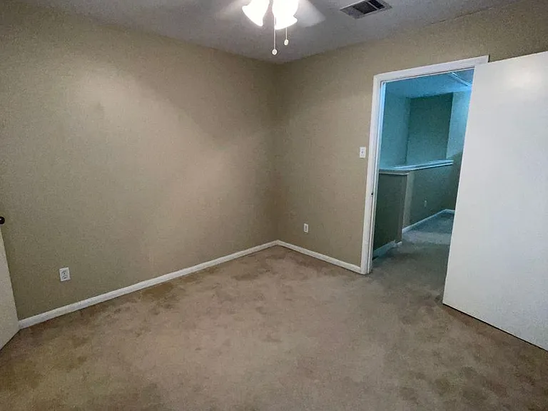 2400 Riddle Rd #B — Photo 22