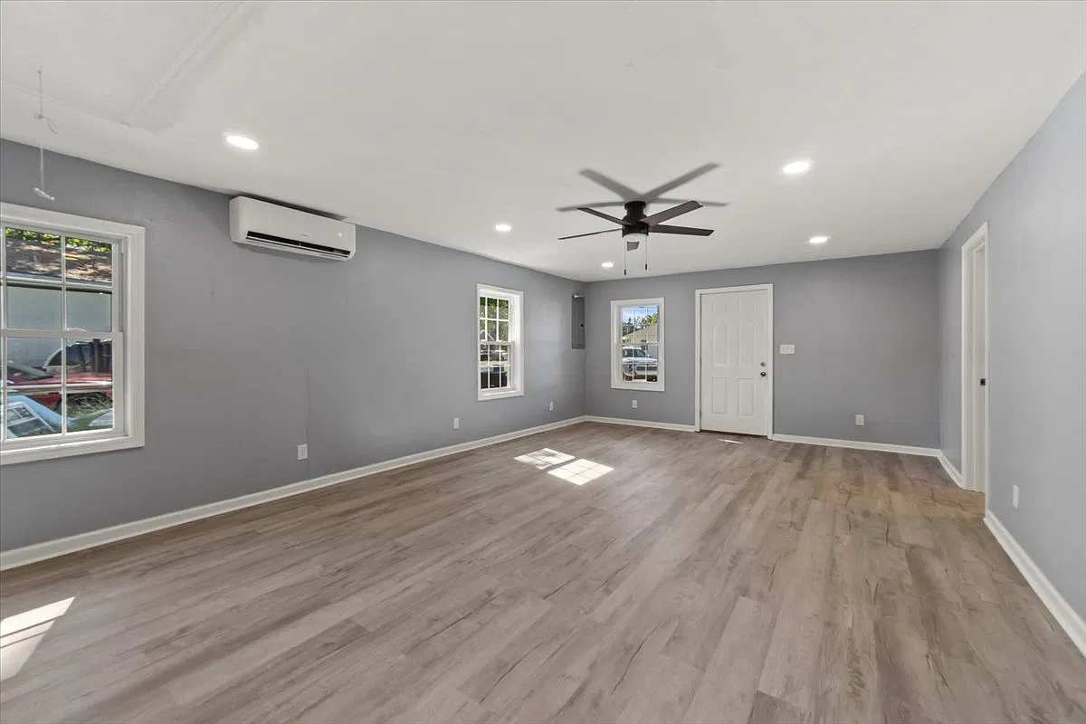 3 bed, 1200 sqft, $1,450 — Photo 3