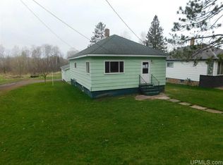 711 Van Buskirk Rd, Ironwood, MI 49938