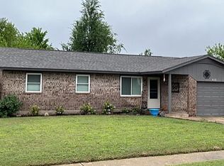 410 W Juniper Dr, Mustang, OK 73064