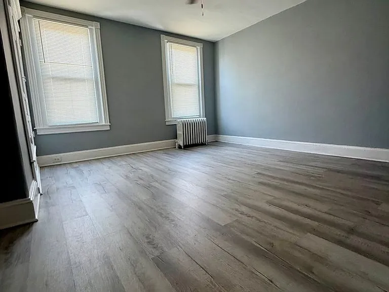 1724 Saint Paul St — Photo 14
