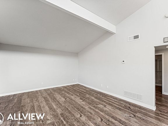 4th image of 2226 Pacific Ave APT E