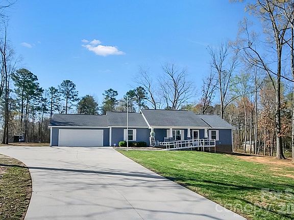 3rd image of 104 Stonewood Estates Dr