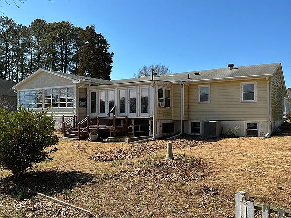 3rd image of 662 Bridge Creek Cir