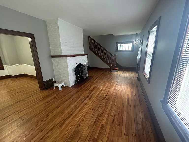 407 Frank St — Photo 9