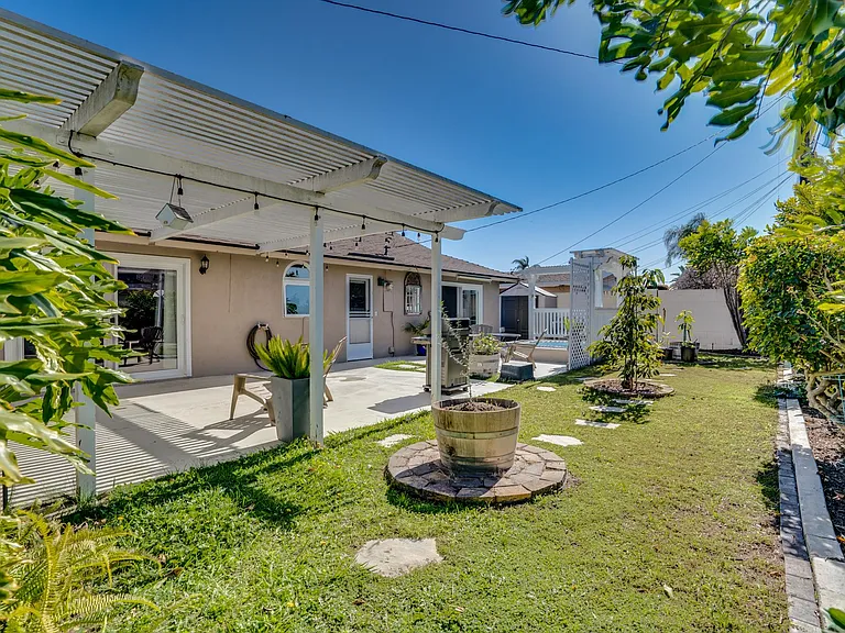 15221 Nottingham Ln — Photo 33