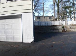 220 Taylor St, Centerport, NY 11721