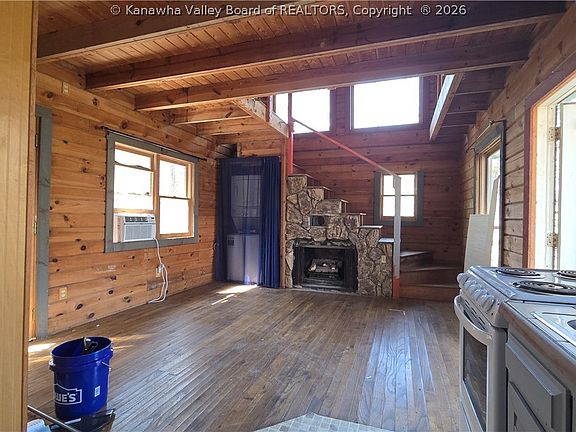 4th image of 348 Basil Hively Rd