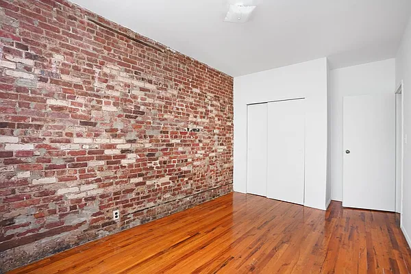 Rented by Waldstar Real Estate LLC | media 10