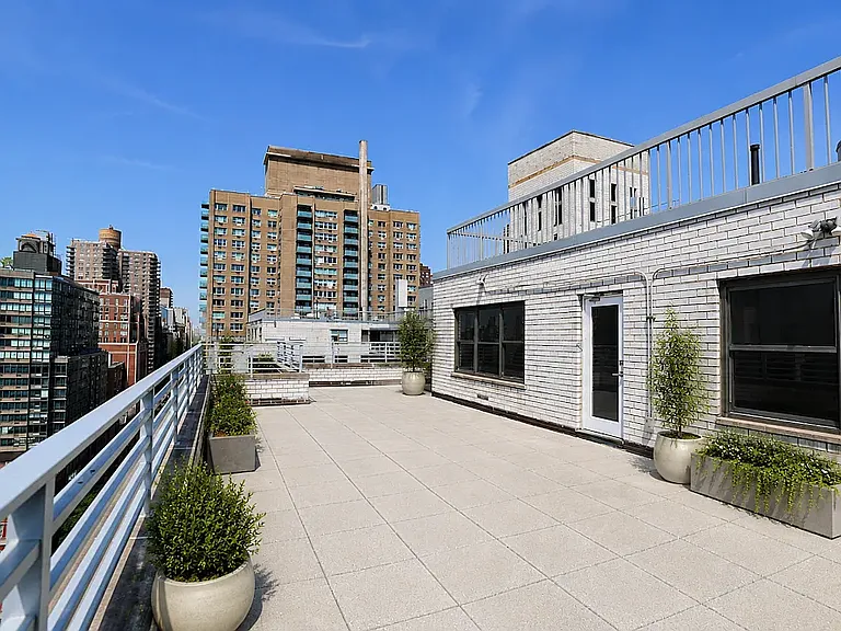 305 E 86th St #PHG — Photo 5