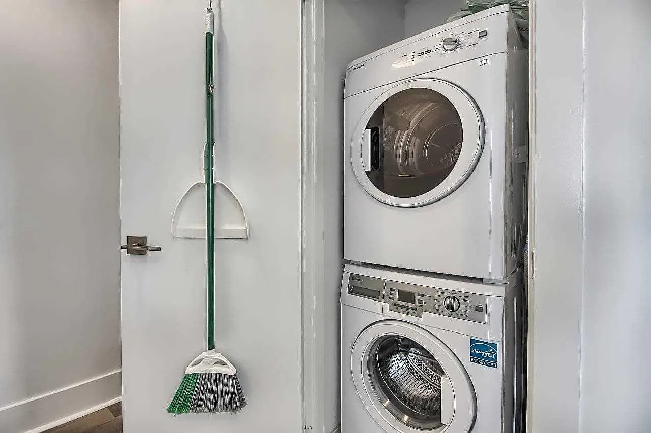 2 bed, 899 sqft, $3,600 — Photo 4