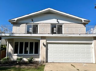 8218 Springfield Ave, Skokie, IL 60076