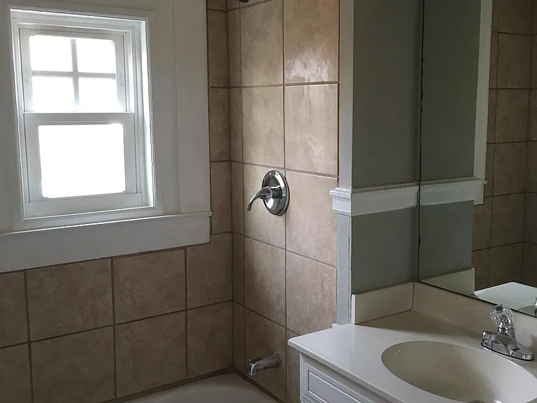 498 Patterson Ave — Photo 8