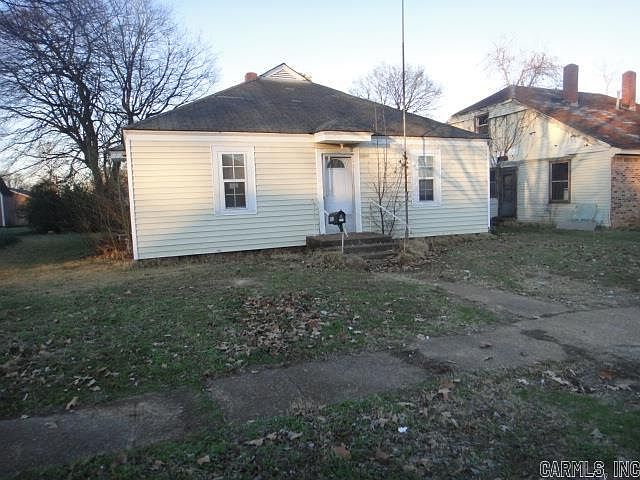 1st image of 1403 Dill St