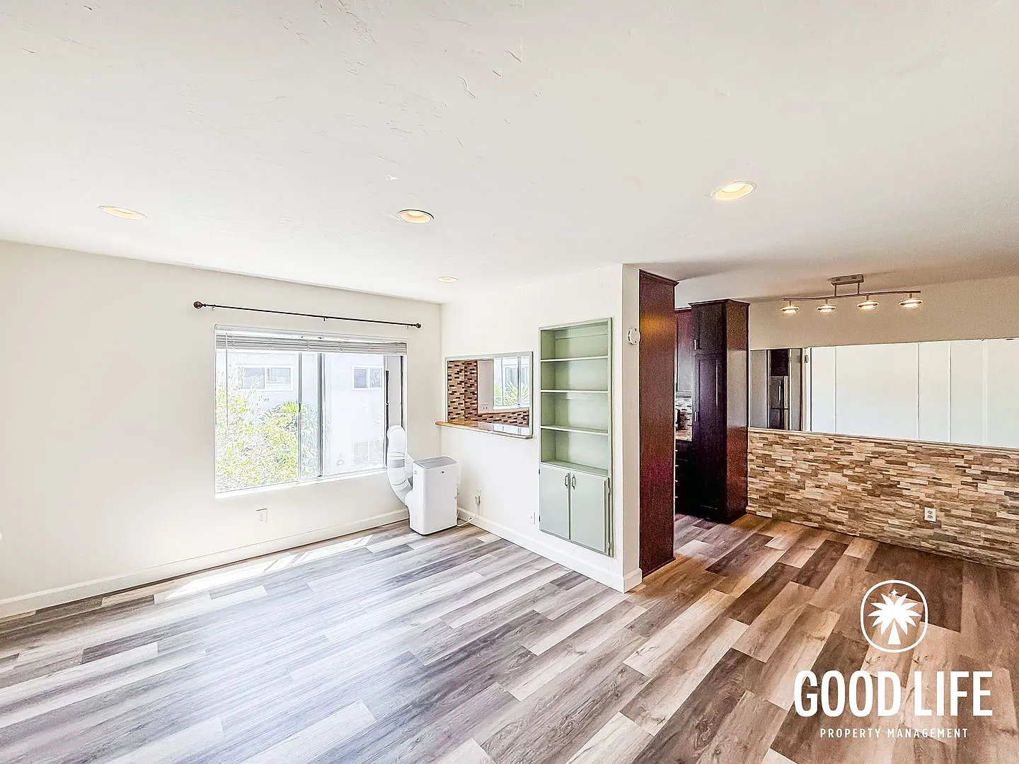 SD: Beautiful 1BD/1BA W/ Laundry On-Site and Reserved Parking in Corridor! — Photo 3