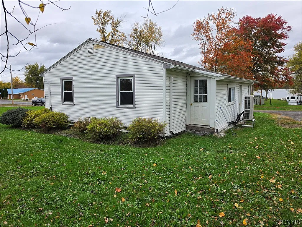 2 bed, 1.0 bath, 828 sqft, $1,700 — Photo 3