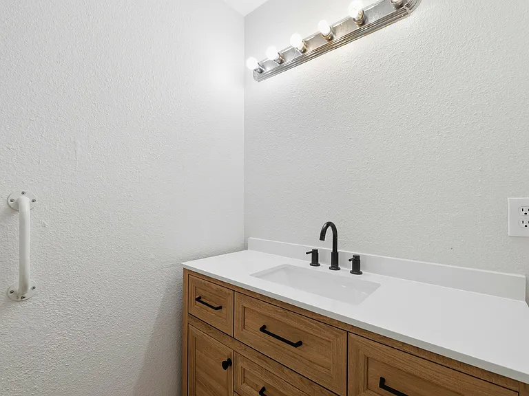 5943 Mack Rd — Photo 32