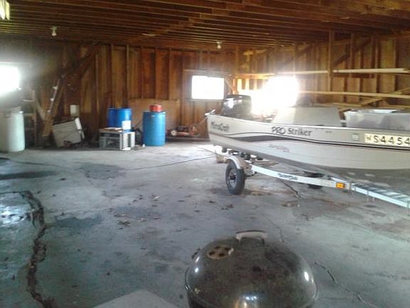 HUGE SHOPSTORAGE FACILITY